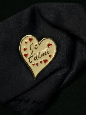 Source Unknown "Je t’aime" Enamel Heart Pin | Gold & Red French Love Vintage